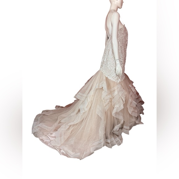 ALLURE COUTURE Elegant Lace and Tulle Wedding Dress - Picture 7 of 15